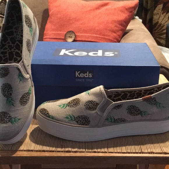 Meds pineapple sneakers 7.5 - Picture 2 of 6